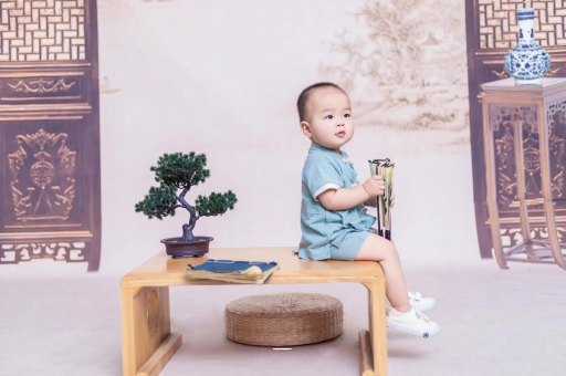 崇左孕妇肚子上的黑线